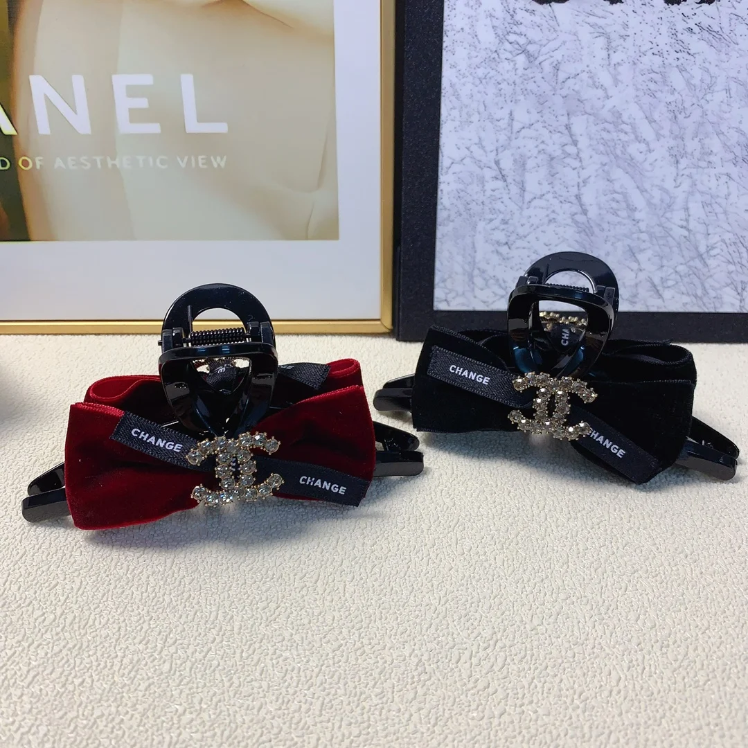 Chanel Hair Grab Clip  (1)